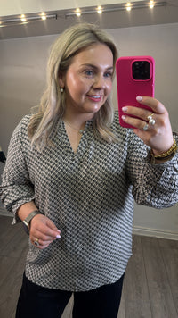 Fransa FrFlowy Feather Beige Abstract Printed V-Neck Top, 20614106