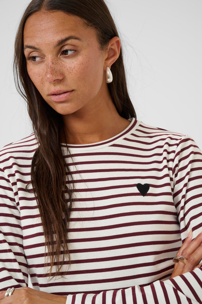 Kaffe Liddy Chalk/Windsor Wine Stripe Top with Black Heart, 10502821