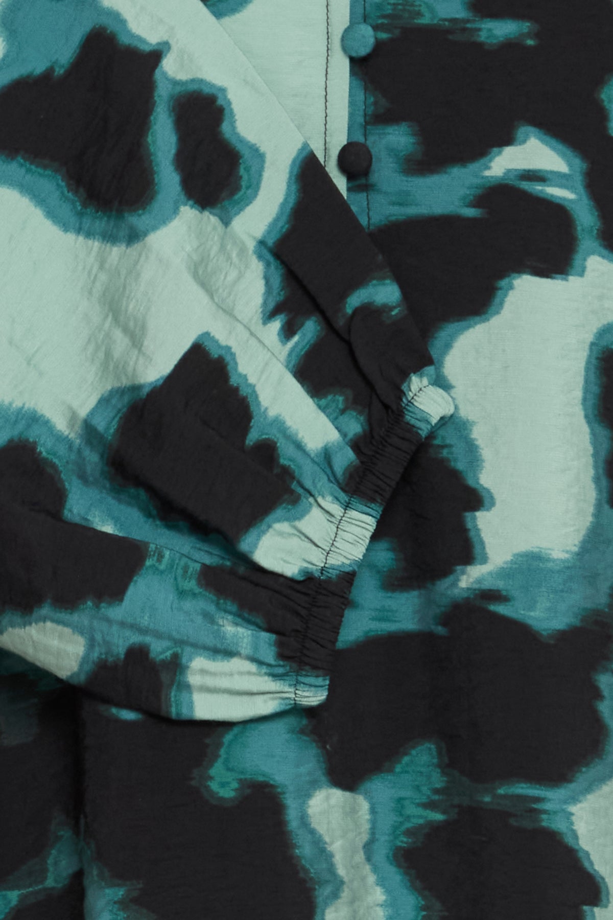 B.Young Byibine Blurry Green Abstract Printed V-Neck Blouse, 20817064