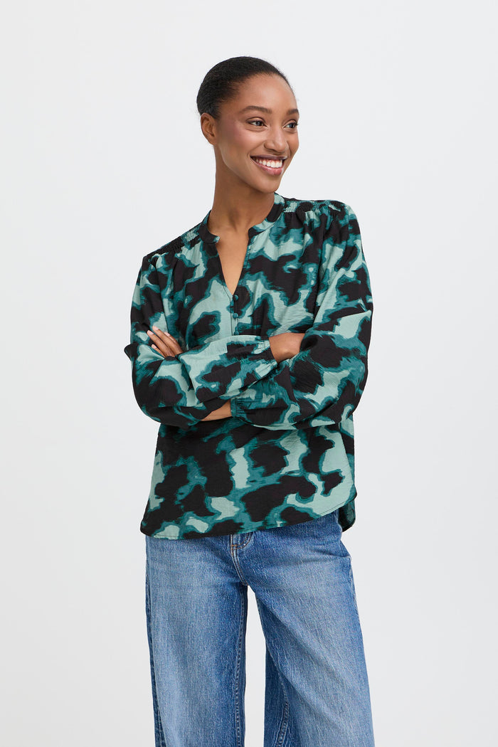 B.Young Byibine Blurry Green Abstract Printed V-Neck Blouse, 20817064