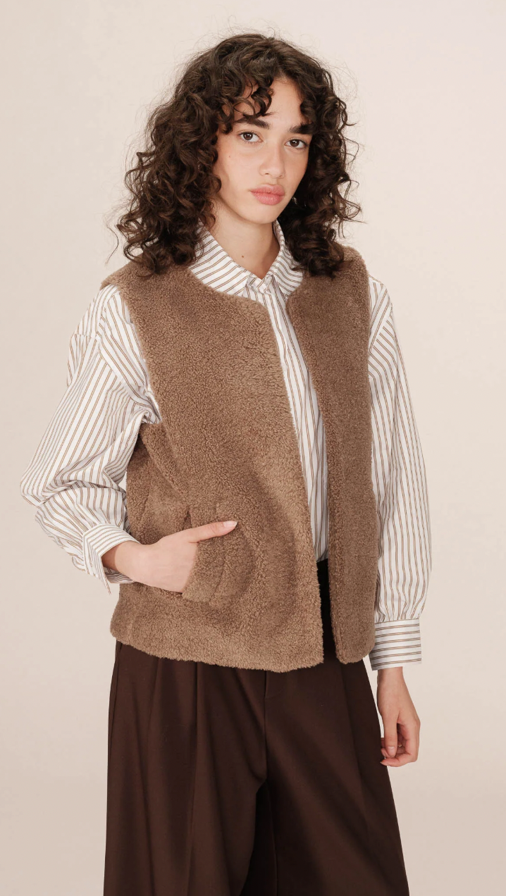 Grace & Mila Sinatra Taupe Brown Teddy Gilet