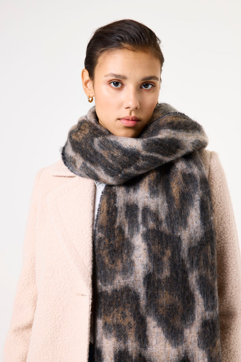 Garcia Almond Beige Leopard Supersoft Blanket Tassel Scarf